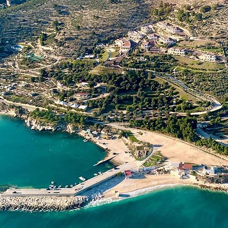 Holiday Lodge Al Porto Mattinata Bagian luar foto