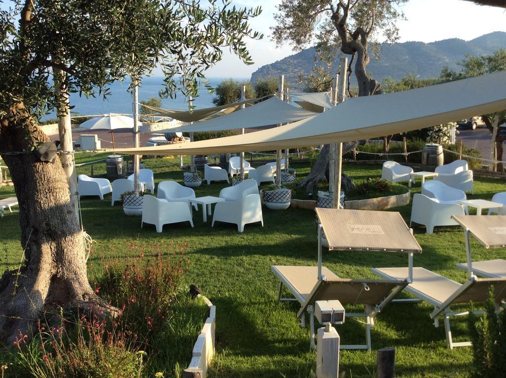 Holiday Lodge Al Porto Mattinata Bagian luar foto