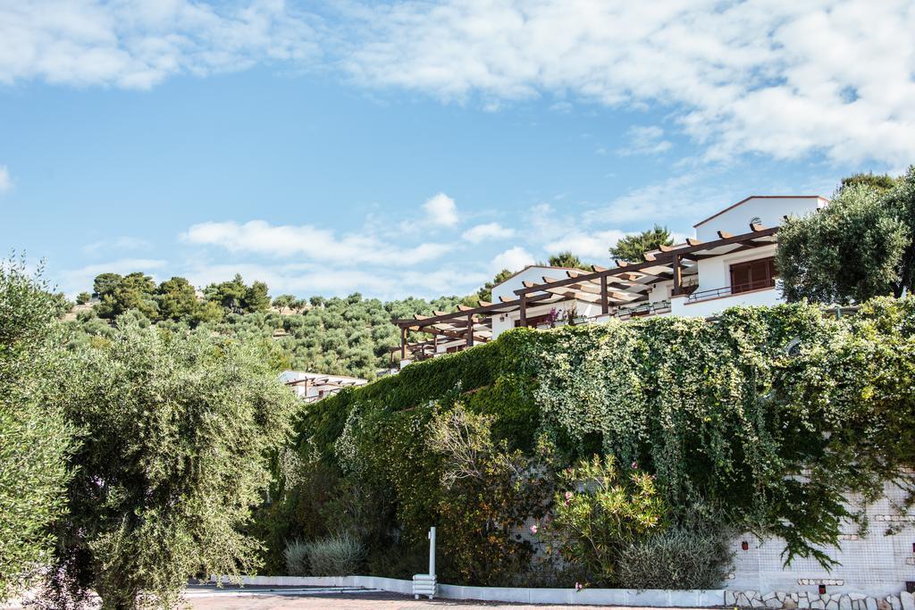 Holiday Lodge Al Porto Mattinata Bagian luar foto