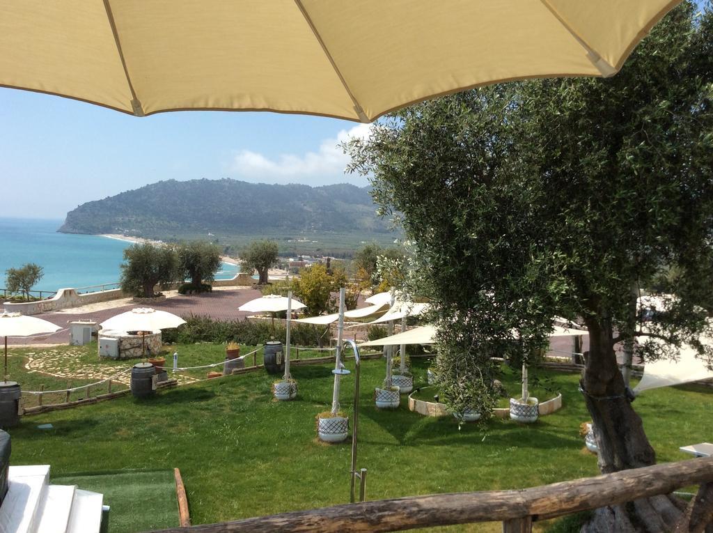 Holiday Lodge Al Porto Mattinata Bagian luar foto