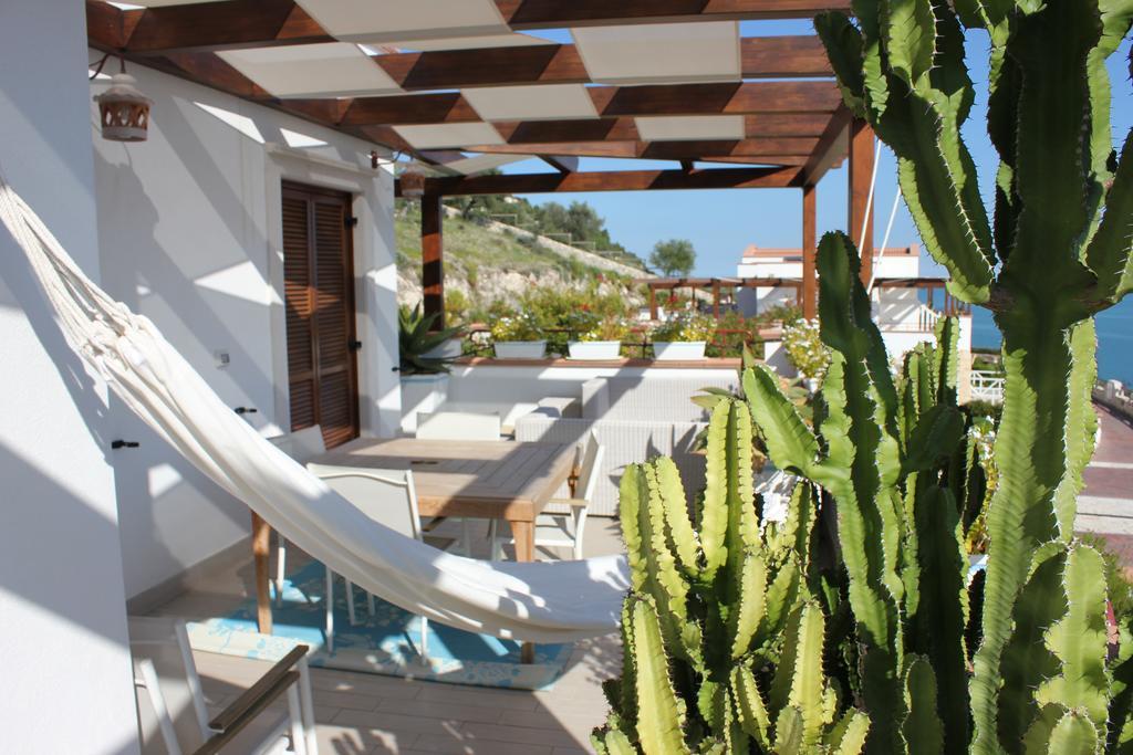 Holiday Lodge Al Porto Mattinata Bagian luar foto