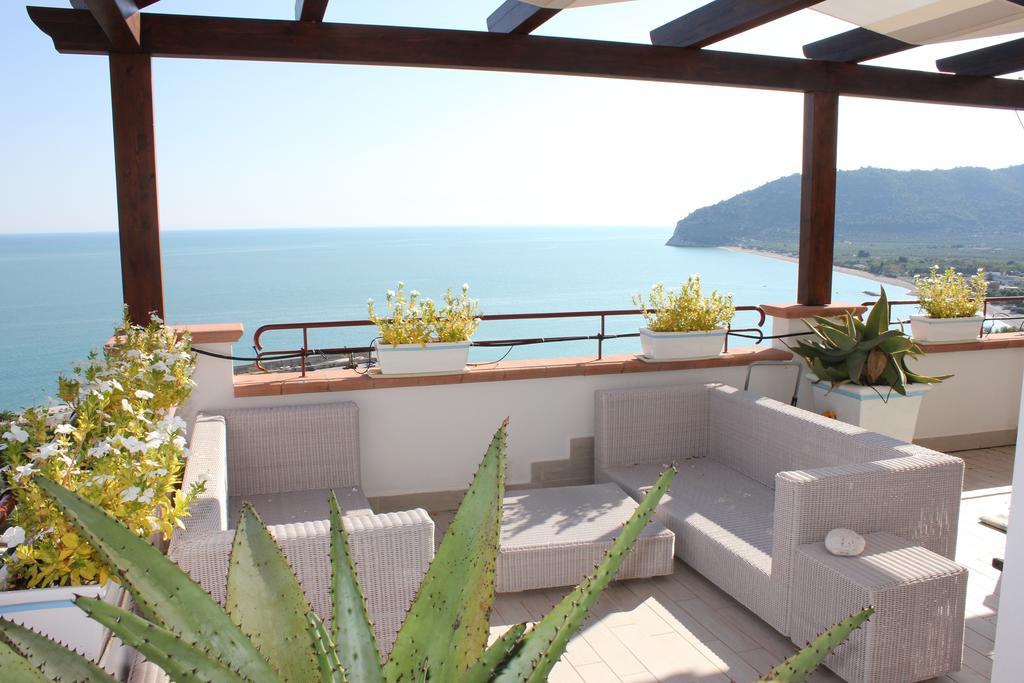 Holiday Lodge Al Porto Mattinata Bagian luar foto