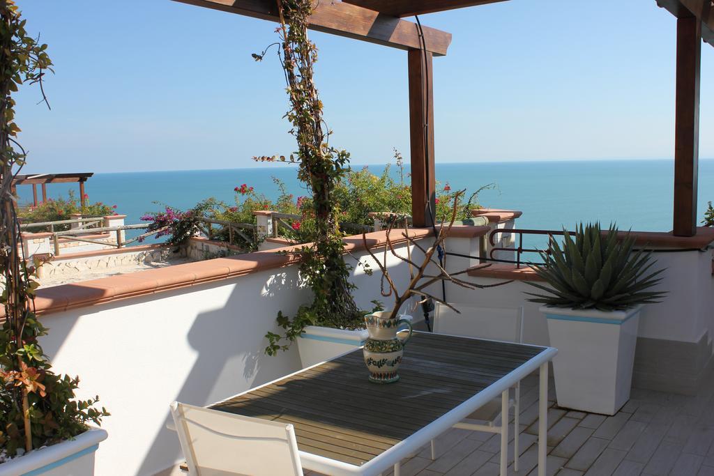 Holiday Lodge Al Porto Mattinata Bagian luar foto