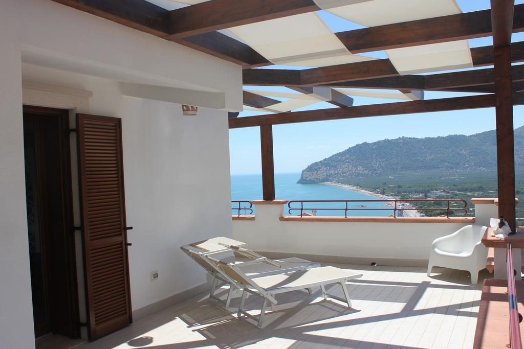 Holiday Lodge Al Porto Mattinata Bagian luar foto