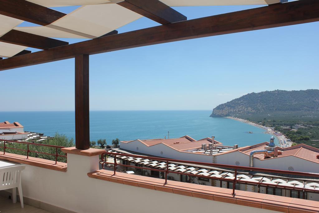 Holiday Lodge Al Porto Mattinata Bagian luar foto