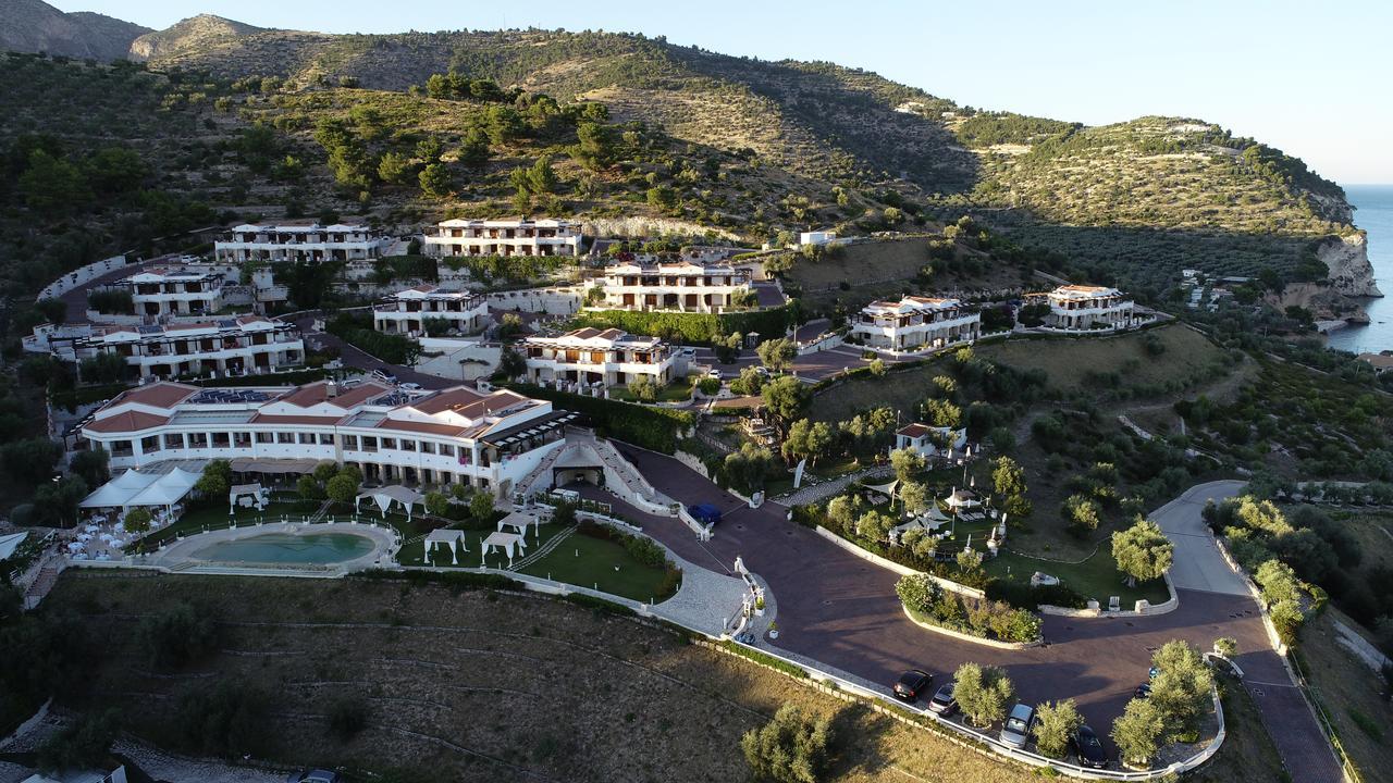 Holiday Lodge Al Porto Mattinata Bagian luar foto