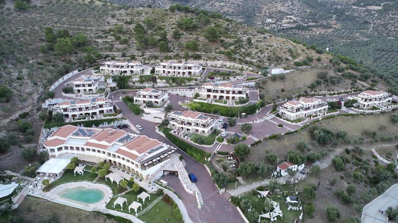 Holiday Lodge Al Porto Mattinata Bagian luar foto