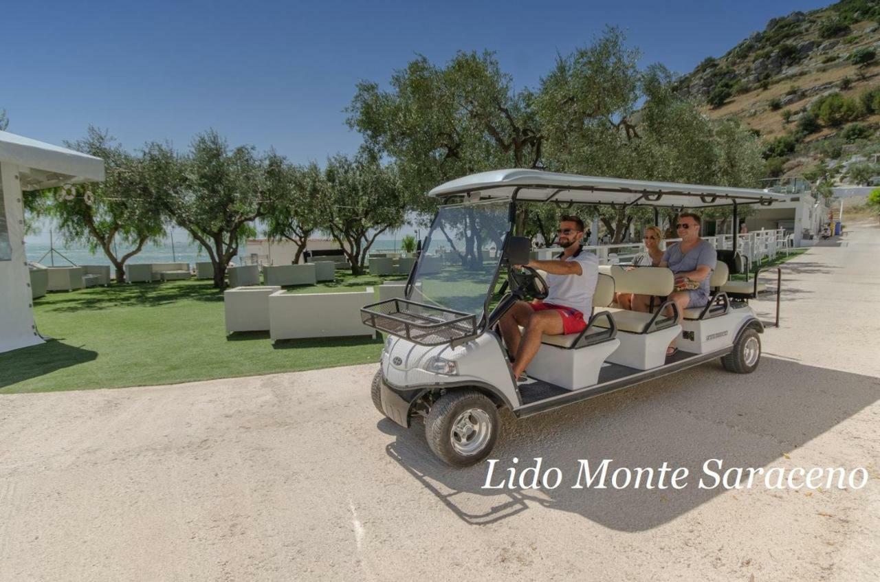 Holiday Lodge Al Porto Mattinata Bagian luar foto