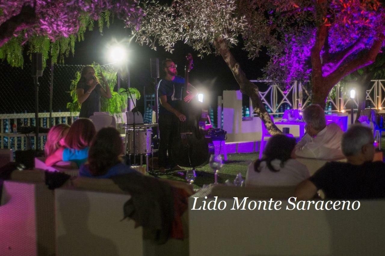 Holiday Lodge Al Porto Mattinata Bagian luar foto