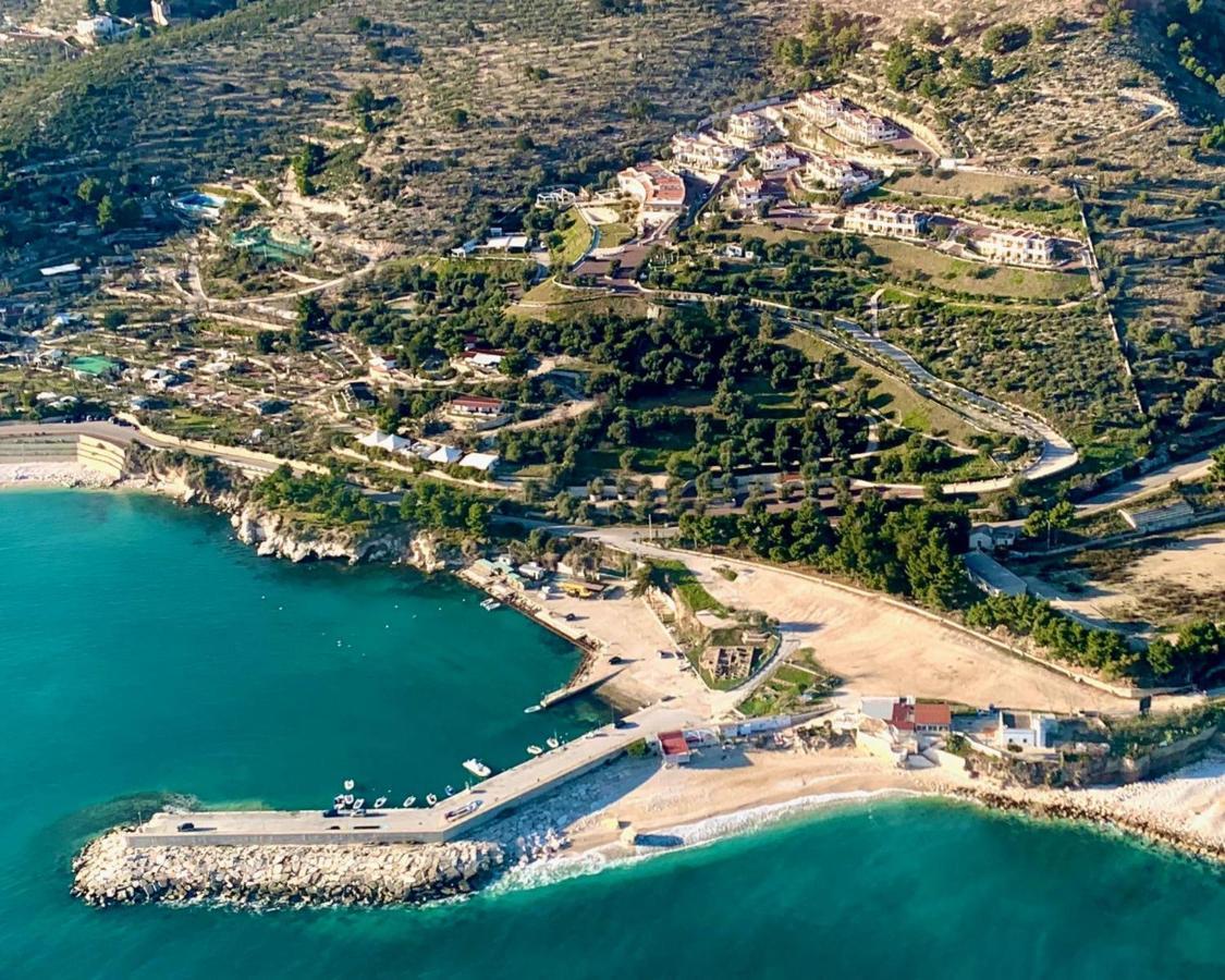 Holiday Lodge Al Porto Mattinata Bagian luar foto